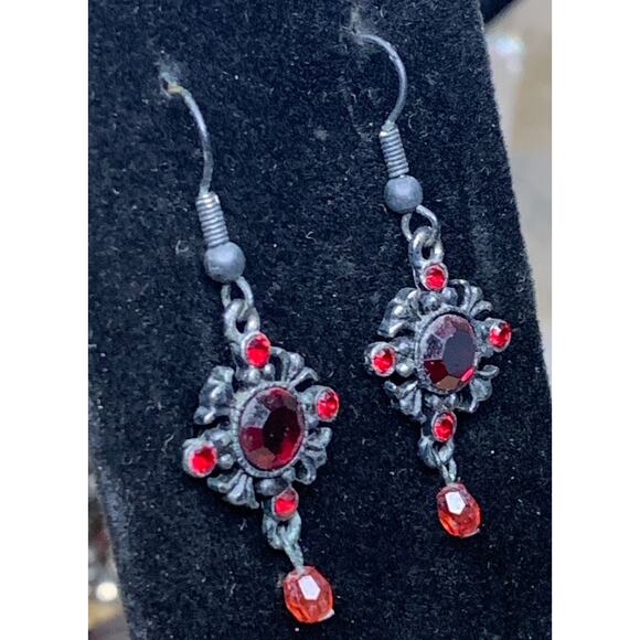 90s Victorian Gothic style Maltese cross like red dangle earrings - Picture 2 of 6